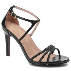 Czarne Sandały Tamaris Eleganckie Buty Damskie. Czarne klapki damskie Tamaris, z aplikacjami, z materiału, eleganckie, bez obcasa, na obcasie. Za 299.00 zł.