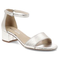 Srebrne Sandały Tamaris Eleganckie Obuwie Damskie Na Obcasie. Szare klapki damskie Tamaris, bez wzorów, z materiału, bez obcasa, na obcasie, bez zapięcia. Za 239.00 zł.