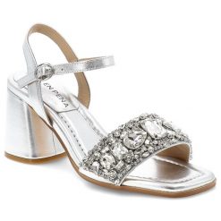 Srebrne Sandały Alma En Pena Eleganckie Obuwie Damskie Na Obcasie. Szare klapki damskie Alma en Pena, z aplikacjami, bez obcasa, na obcasie, bez zapięcia. Za 569.00 zł.