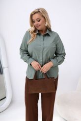 Klasyczna elegancka koszula Violet w miętowym kolorze PLUS SIZE XXL. Zielone bluzki damskie Nasi partnerzy, plus size, bez wzorów, z bawełny, biznesowe, bez kołnierzyka, plus size, bez ramiączek. Za 199.90 zł.