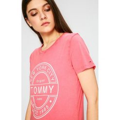 Tommy Jeans - Top. Topy damskie marki Tommy Jeans. W wyprzedaży za 119.90 zł.