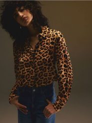 Koszula z nadrukiem zwierzęcym - wielobarwny. Koszule damskie Reserved, l, bez wzorów, z wiskozy, bez kołnierzyka, bez ramiączek. W wyprzedaży za 69.99 zł.