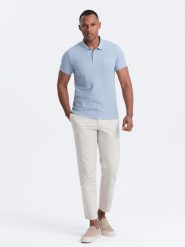 Jednokolorowa koszulka polo męska BASIC z dzianiny pique - niebieski denim V17. Niebieskie koszulki polo męskie Ombre Clothing, l, z aplikacjami, z bawełny, casualowe, bez ramiączek. W wyprzedaży za 79.99 zł.