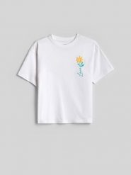 4F T-shirt boxy z nadrukiem dziewczęcy - biały 134/140 (8-10 lat). Białe t-shirty i topy dla dziewczynek 4f, bez wzorów, z bawełny, bez ramiączek. Za 49.99 zł.