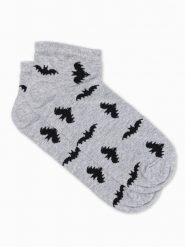 Skarpety męskie krótkie ze wzorem nietoperzy - szare V14 U177 - 43/46. Szare skarpety męskie Ombre Clothing, bez wzorów, z bawełny. W wyprzedaży za 3.99 zł.