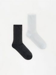Skarpetki z metalizowaną nicią 2 pack - czarny. Czarne skarpety damskie Reserved, bez wzorów. Za 29.99 zł.