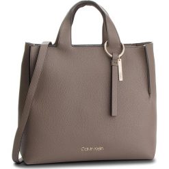 Torebka CALVIN KLEIN - Neat Shopper K60K604597 002. Szare torebki shopper damskie marki Calvin Klein, ze skóry ekologicznej. Za 849.00 zł.