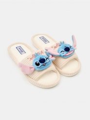 Kapcie z aplikacjami 3D Stitch - błękitny. Niebieskie kapcie damskie Sinsay, z aplikacjami. Za 29.99 zł.