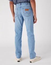 WRANGLER GREENSBORO MĘSKIE SPODNIE JEANSOWE JEANSY THE BRONCO W15Q84Z68 112330711. Białe jeansy męskie Wrangler, casualowe. Za 229.99 zł.