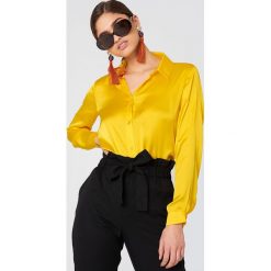NA-KD Satynowa koszula z długim rękawem - Yellow. Żółte koszule damskie NA-KD, z satyny, z długim rękawem. Za 133.95 zł.
