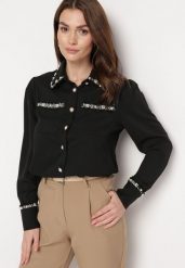 Czarna Koszula o Klasycznym Fasonie z Perełkami Novellia. Czarne bluzki damskie Born2be, m, bez wzorów, eleganckie, bez kołnierzyka, bez ramiączek. Za 139.99 zł.
