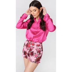 NA-KD Szorty z wysokim stanem i nadrukiem - Pink,Multicolor. Szorty damskie marki NA-KD. W wyprzedaży za 80.97 zł.