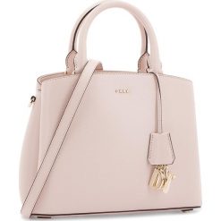 Torebka DKNY - Paige Md Satchel R81D3327 3IB Iconic Bls 684. Czerwone torebki do ręki damskie DKNY, ze skóry. Za 1,199.00 zł.