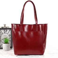 Skórzana torebka DAN-A T379 bordowy. Czerwone torebki do ręki damskie DAN-A, bez wzorów, ze skóry, bez dodatków. Za 399.99 zł.