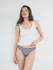 Siateczkowe majtki stringi 3 pack - niebieski. Niebieskie stringi damskie Reserved, l, bez wzorów. W wyprzedaży za 25.99 zł.
