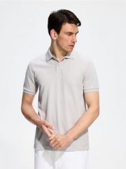 Koszulka polo regular fit - jasnoszary. Szare koszulki polo męskie Reserved, l, bez wzorów, z bawełny, bez ramiączek. Za 129.99 zł.