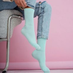 Miętowe skarpetki damskie 1224. Zielone skarpety damskie Milena, bez wzorów, z bawełny. Za 16.90 zł.