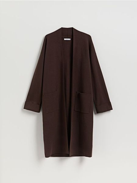 Kardigan z kieszeniami - brązowy. Brązowe kardigany damskie Reserved, l, bez wzorów, z dzianiny. Za 159.99 zł.