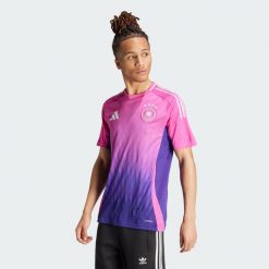 Koszulka Germany 24 Away. Czerwone koszulki sportowe męskie Adidas, xs, bez wzorów, bez kołnierzyka, bez ramiączek, do piłki nożnej. W wyprzedaży za 348.00 zł.