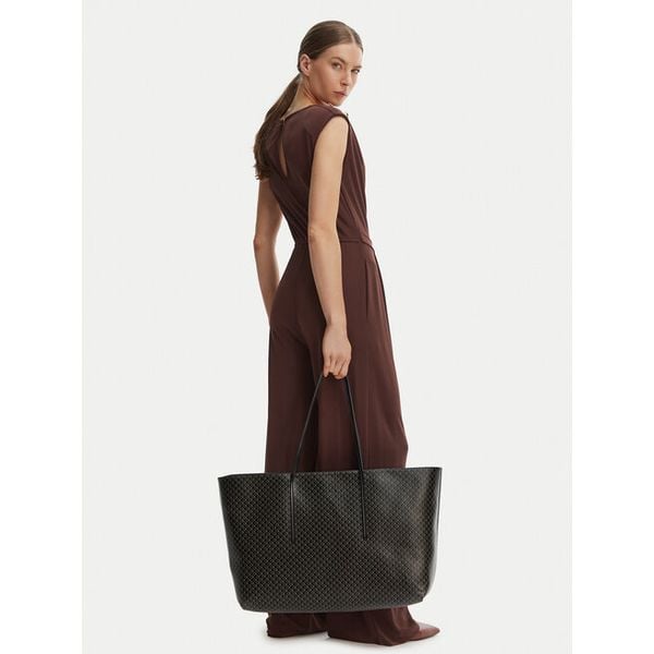 Torebka Calvin Klein. Czarne torebki do ręki damskie Calvin Klein, bez wzorów, bez dodatków. Za 428.99 zł.