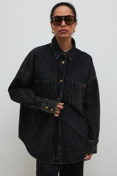 Koszula jeansowa w kolorze WASHED BLACK- INSPIRE. Czarne koszule damskie Marsala, m, bez wzorów, z denimu, biznesowe, bez kołnierzyka, bez ramiączek. Za 649.90 zł.