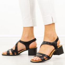 Czarne sandały damskie na obcasie Potocki 30307. Czarne sandały damskie POTOCKI, bez wzorów, z jeansu, bez obcasa, na obcasie, bez zapięcia. Za 149.00 zł.