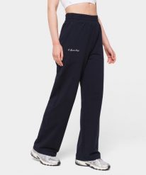 Szerokie spodnie dresowe dla kobiet Carpatree Sports Club. Czarne spodnie dresowe damskie Carpatree, m, bez wzorów, z bawełny, na fitness i siłownię. Za 183.99 zł.