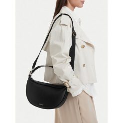 Torebka JENNY. Czarne torebki do ręki damskie Jenny, bez wzorów, klasyczne, bez dodatków. Za 129.99 zł.