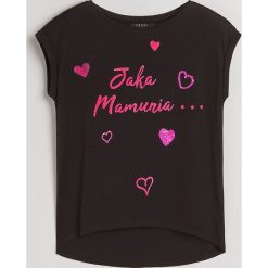 Koszulka z aplikacją Little Princess - Czarny. T-shirty damskie marki Mohito. W wyprzedaży za 14.99 zł.