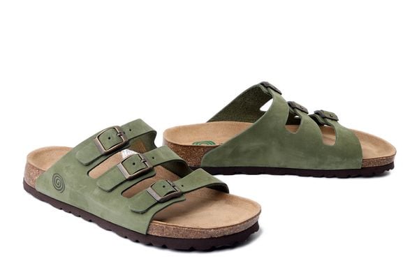 DR. BRINKMANN 701004-07 grun, klapki damskie. Zielone klapki damskie Dr. Brinkmann, bez wzorów, ze skóry, bez obcasa. Za 269.90 zł.
