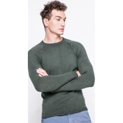 Wrangler - Sweter. Szare swetry przez głowę męskie Wrangler, z bawełny, z okrągłym kołnierzem. W wyprzedaży za 129.90 zł.