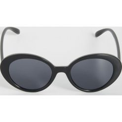 Okulary przeciwsłoneczne retro - Czarny. Czarne okulary przeciwsłoneczne damskie Sinsay. Za 19.99 zł.