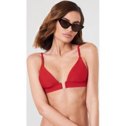 NA-KD Swimwear Góra od bikini z metalową sprzączką - Red. Czerwone bikini damskie NA-KD Swimwear. Za 100.95 zł.