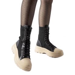 Czarne skarpetowe buty jasna podeszwa Vitto. Czarne botki damskie eleganckie, z okrągłym noskiem, za kostkę, bez obcasa, na obcasie, bez zapięcia. Za 78.33 zł.