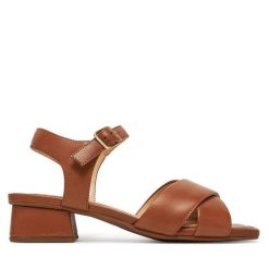 Sandały Clarks. Brązowe sandały damskie Clarks, bez wzorów, bez obcasa, na słupku, bez zapięcia. Za 309.99 zł.