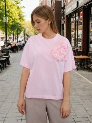 Bawełniana koszulka z aplikacją 3D - różowy. Czerwone t-shirty damskie Sinsay, l, z aplikacjami, z bawełny, bez kołnierzyka. Za 29.99 zł.