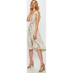 Glamorous - Sukienka. Białe sukienki damskie Glamorous, m, bez wzorów, z materiału, casualowe, bez kołnierzyka, bez ramiączek. W wyprzedaży za 189.90 zł.