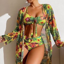 Bikini z narzutką na plażę z kwiecistym wzorem Olesya. Zielone bikini damskie Intica, l, bez wzorów. Za 169.00 zł.
