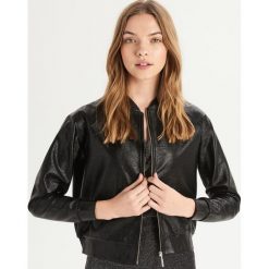 Kurtka bomber - Czarny. Czarne kurtki damskie Sinsay. Za 59.99 zł.