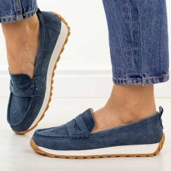 Granatowe skórzane mokasyny damskie Sergio Leone sp009. Niebieskie mokasyny damskie Sergio Leone, z jeansu, casualowe. Za 199.00 zł.