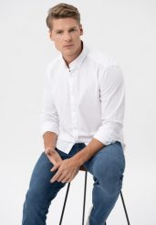Koszula z długim rękawem K-UPLO. Białe koszule męskie Volcano, l, bez wzorów, z bawełny, klasyczne, bez kołnierzyka, bez ramiączek. Za 149.99 zł.