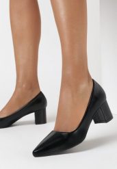 Czarne Czółenka Bealuen. Czarne czółenka damskie Born2be, bez wzorów, eleganckie, ze szpiczastym noskiem, bez obcasa, na obcasie, bez zapięcia. Za 29.99 zł.