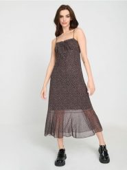Sukienka midi na ramiączkach z ozdobnym dekoltem - brązowy. Brązowe sukienki damskie Sinsay, l, bez wzorów, bez kołnierzyka, bez ramiączek, midi. Za 39.99 zł.