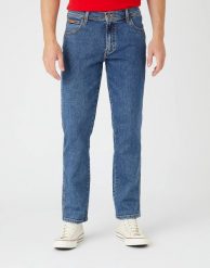 WRANGLER TEXAS STONEWASH W12133010 112126054. Niebieskie jeansy męskie Wrangler, klasyczne. W wyprzedaży za 129.99 zł.