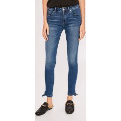Tommy Hilfiger - Jeansy. Jeansy damskie marki Tommy Hilfiger. W wyprzedaży za 319.90 zł.