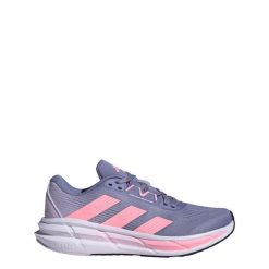 Buty Questar 3 Running. Czerwone obuwie sportowe damskie Adidas, bez wzorów, z materiału, do biegania. Za 379.00 zł.