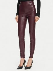 Guess Spodnie z imitacji skóry W4BB18 WGIK0 Bordowy Regular Fit. Czerwone spodnie materiałowe damskie Guess, s, z aplikacjami, ze skóry. Za 394.99 zł.
