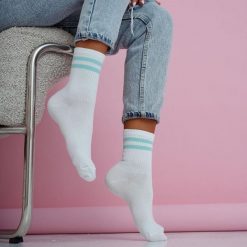 Białe skarpetki damskie dwa paski 1234 bl. Białe skarpety damskie Milena, bez wzorów, z bawełny. Za 16.90 zł.