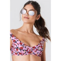 J&K Swim X NA-KD Góra bikini z obniżonymi ramiączkami - Pink. Bikini damskie marki J&K Swim X NA-KD. W wyprzedaży za 24.28 zł.