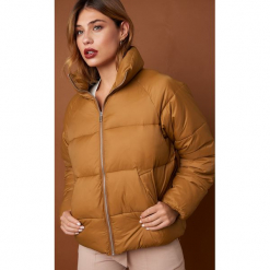 NA-KD Trend Krótka kurtka puchowa - Brown. Kurtki damskie marki NA-KD Trend. Za 364.95 zł.